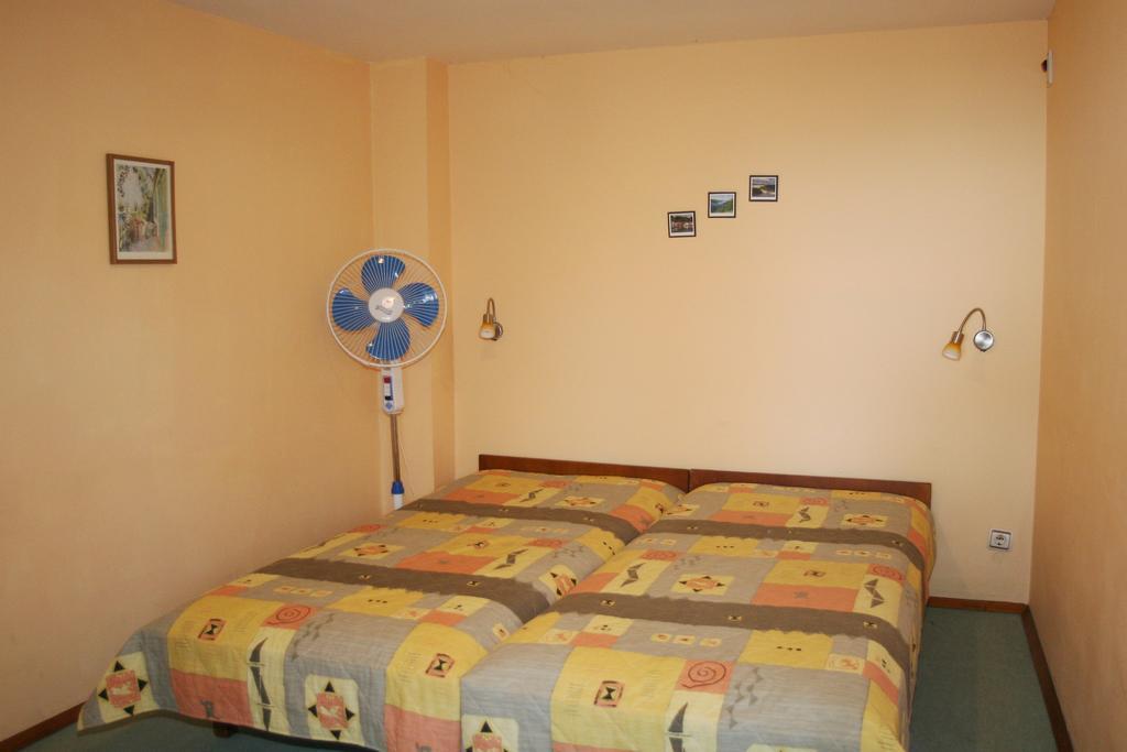 Regina'S Guesthouse Baltjik Rum bild