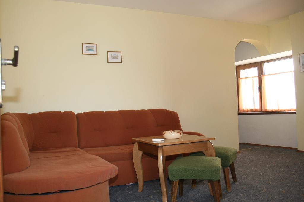Regina'S Guesthouse Baltjik Exteriör bild