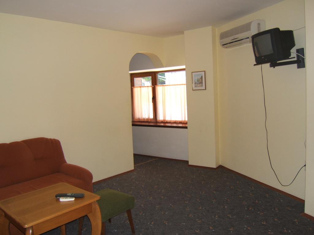 Regina'S Guesthouse Baltjik Rum bild