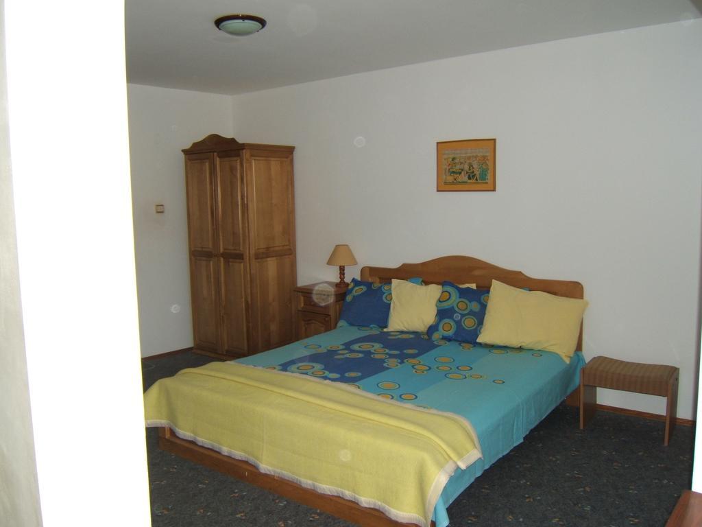 Regina'S Guesthouse Baltjik Rum bild
