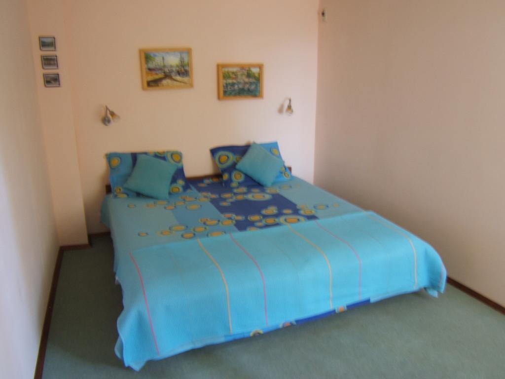 Regina'S Guesthouse Baltjik Rum bild